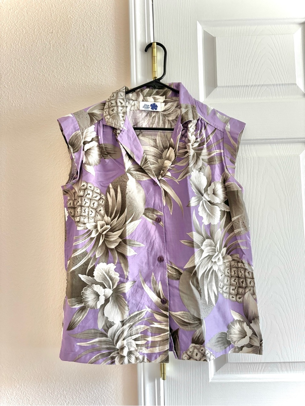 Vintage Hilo Hattie Sleeveless Lavender Tropical Floral Button-down Shirt (M)